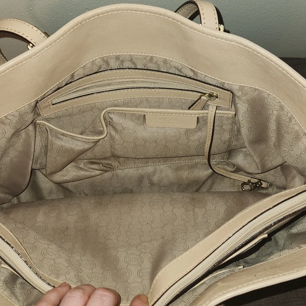 Purse - Picture 6 of 7